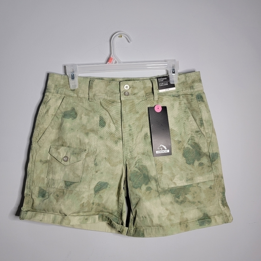 Jordache | green mid-rise boyfriend short